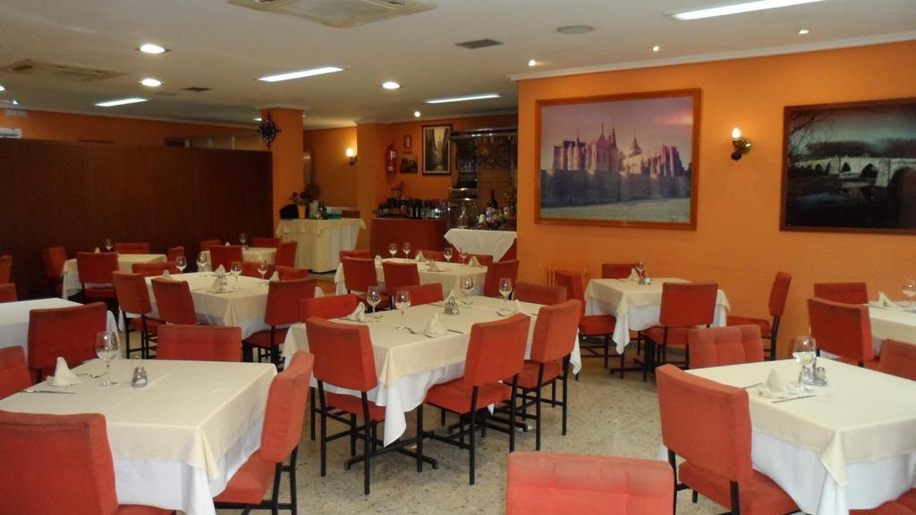 Hostal Coruna อัสตอร์กา ภายนอก รูปภาพ