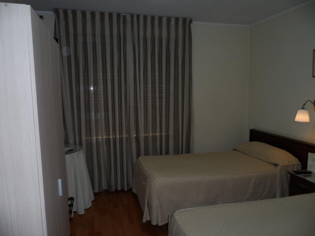 Hostal Coruna อัสตอร์กา ภายนอก รูปภาพ