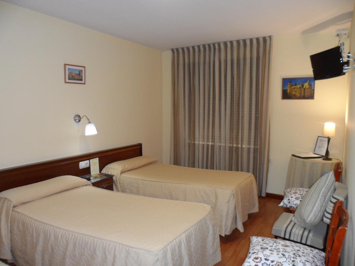 Hostal Coruna อัสตอร์กา ภายนอก รูปภาพ