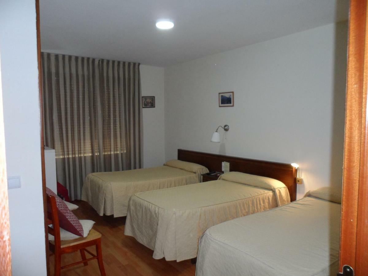 Hostal Coruna อัสตอร์กา ภายนอก รูปภาพ