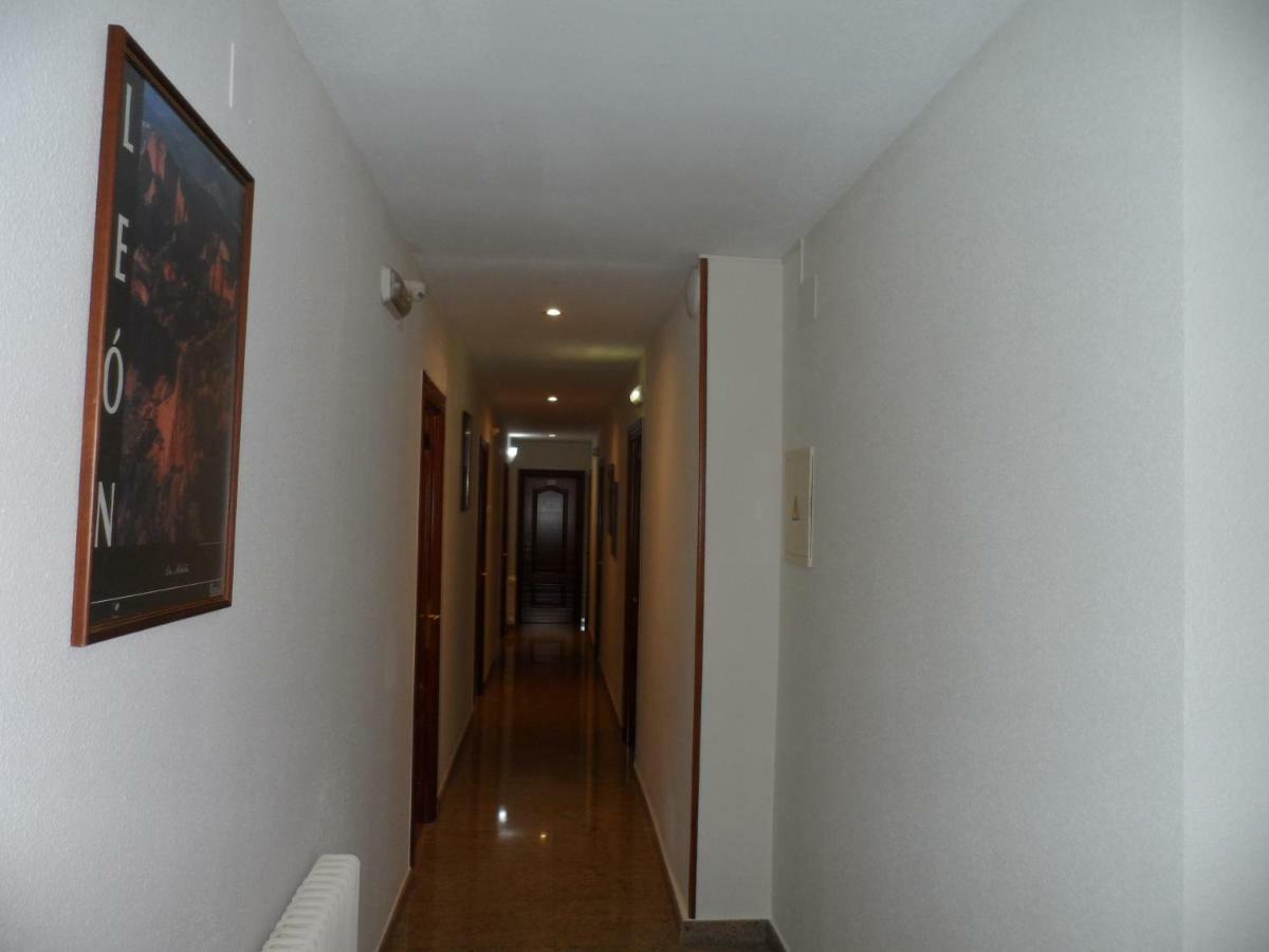 Hostal Coruna อัสตอร์กา ภายนอก รูปภาพ