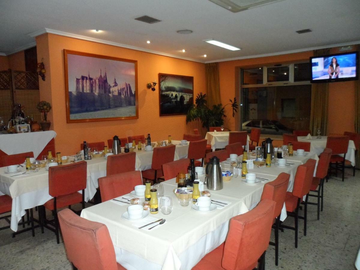 Hostal Coruna อัสตอร์กา ภายนอก รูปภาพ