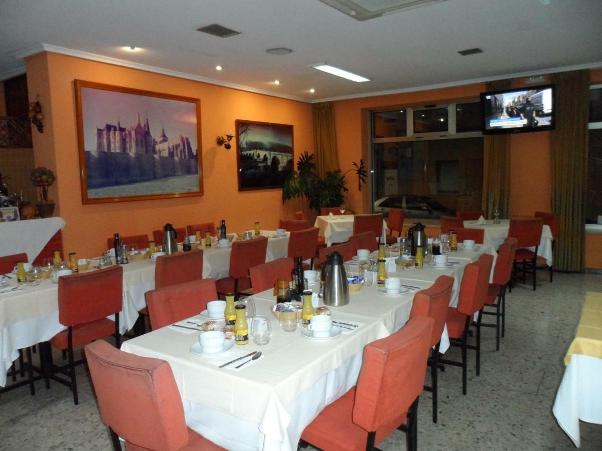 Hostal Coruna อัสตอร์กา ภายนอก รูปภาพ